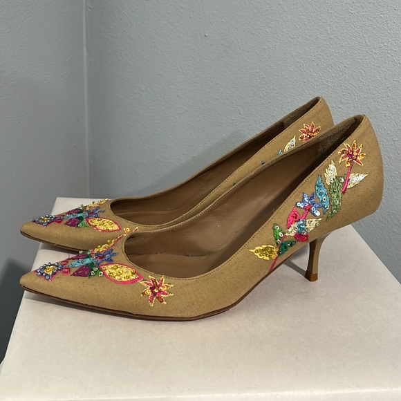New DKNY Embroidered Heels - Picture 6 of 11